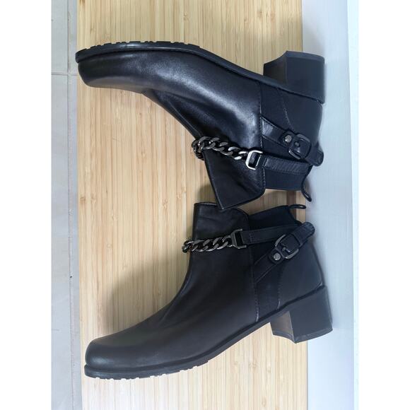 STUART WEITZMAN OnTheStreet supple black leather chainlink pull on moto boots - Picture 6 of 12